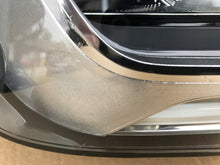 Laden Sie das Bild in den Galerie-Viewer, Frontscheinwerfer Audi Q2 81A941012 LED Rechts Scheinwerfer Headlight