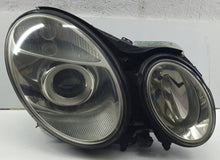 Laden Sie das Bild in den Galerie-Viewer, Frontscheinwerfer Mercedes-Benz W211 50F00827900 A0028202426 Xenon Rechts SCH6178480728on