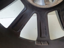 Laden Sie das Bild in den Galerie-Viewer, 1x Alufelge 17 Zoll 7.0&quot; 5x112 Glanz Silber 5E0601025AE Skoda Octavia Iii