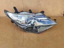 Load image into Gallery viewer, Frontscheinwerfer Toyota Auris 81110-02E21 Rechts Scheinwerfer Headlight
