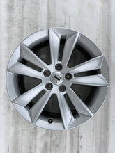 Laden Sie das Bild in den Galerie-Viewer, 1x Alufelge 17 Zoll 7.0&quot; 5x108 40 5ET Glanz Silber 31471309 Volvo S60 V60