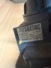 Laden Sie das Bild in den Galerie-Viewer, Frontscheinwerfer Volvo V70 S60 190202 Rechts Scheinwerfer Headlight SCH3814058381lm