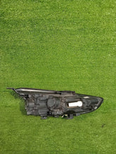 Load image into Gallery viewer, Frontscheinwerfer Hyundai I30 III CSC27317 Links Scheinwerfer Headlight SCH1829083637rv