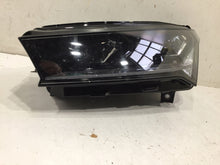 Laden Sie das Bild in den Galerie-Viewer, Frontscheinwerfer Skoda Enyaq 5LB941015H 5LB941015A LED Links Headlight SCH5228990339dd