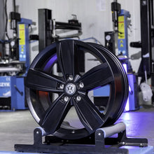 Load image into Gallery viewer, 4x Alufelge 17 Zoll 7.0" 5x112 40ET Glanz Schwarz Audi Passat Tiguan Touran Golf FEL7179755245gg