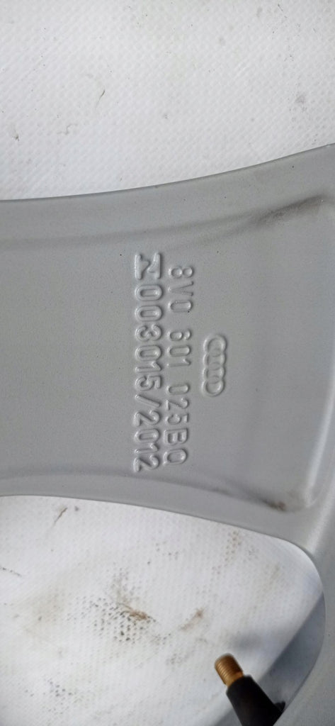 1x Alufelge 18 Zoll 7.5" 5x112 51ET Glanz Silber 8V0601025BQ Audi A3 Mg FEL6840235193qs