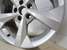 Laden Sie das Bild in den Galerie-Viewer, 1x Alufelge 18 Zoll 8.0" 5x112 Silber 8Y0601025J Audi A3 Rim Wheel FEL6514048159ow