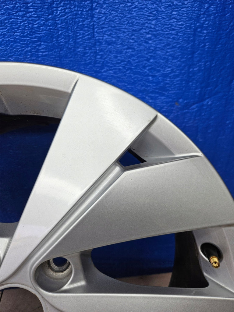 1x Alufelge 17 Zoll 6.5" 5x112 46ET Glanz Silber 5H0601025B VW Golf Viii FEL1702047153tn