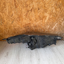 Load image into Gallery viewer, Frontscheinwerfer Toyota Yaris Ein Satz Scheinwerfer Headlight SCH9790635547ge