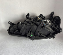 Laden Sie das Bild in den Galerie-Viewer, Frontscheinwerfer Mitsubishi Lancer VIII I 8301C3-38 Rechts Headlight SCH9031082373cw