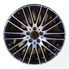 Laden Sie das Bild in den Galerie-Viewer, 1x Alufelge 18 Zoll 7.5&quot; 5x112 40ET A2064014900 Mercedes-Benz Rim Wheel