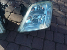 Laden Sie das Bild in den Galerie-Viewer, Frontscheinwerfer Opel Zafira B Meriva A Ein Stück (Rechts oder Links) Headlight