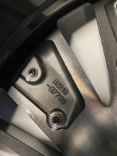 Load image into Gallery viewer, 1x Alufelge 16 Zoll 6.5&quot; 5x114.3 50ET 52910-67700 Hyundai Rim Wheel