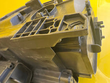 Laden Sie das Bild in den Galerie-Viewer, Frontscheinwerfer VW Tiguan 5NB941081D LED Ein Stück (Rechts oder Links)