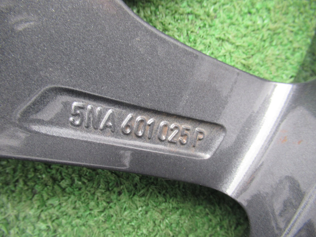 1x Alufelge 17 Zoll 7.0" 5x112 40ET Glanz Grau 5NA601025P Mg Tiguan Rim Wheel