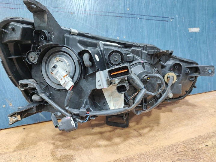 Frontscheinwerfer Mitsubishi Lancer VIII I 8301C3-37 Vorderseite Headlight SCH2312697204db