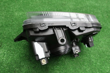 Laden Sie das Bild in den Galerie-Viewer, Frontscheinwerfer Suzuki Cabrio 35100-82A30 Rechts Scheinwerfer Headlight