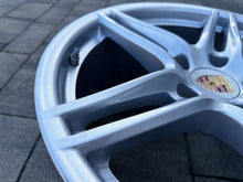 Laden Sie das Bild in den Galerie-Viewer, 1x Alufelge 19 Zoll 11.5&quot; 5x130 76ET 99136256000 Porsche Carrera Rim Wheel