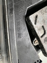 Load image into Gallery viewer, Frontscheinwerfer Audi A4 1305236053 Links Scheinwerfer Headlight SCH3724927058rq