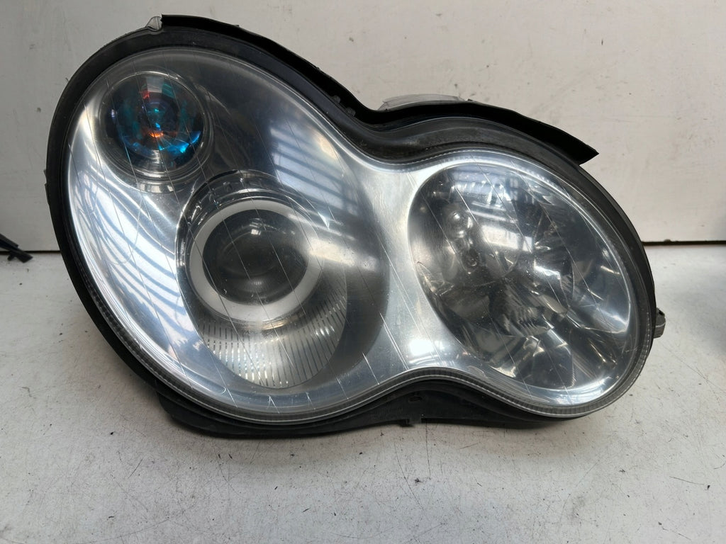 Frontscheinwerfer Mercedes-Benz W203 A2038203761 Xenon Ein Satz Headlight SCH5381115085fq