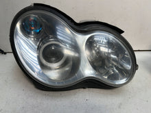 Laden Sie das Bild in den Galerie-Viewer, Frontscheinwerfer Mercedes-Benz W203 A2038203761 Xenon Ein Satz Headlight SCH5381115085fq