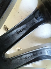 Load image into Gallery viewer, 1x Alufelge 18 Zoll 8.0&quot; 5x120 34ET 6775607 BMW 1 Rim Wheel