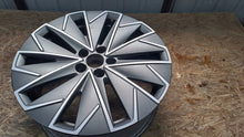 Laden Sie das Bild in den Galerie-Viewer, 1x Alufelge 17 Zoll 6.5&quot; 5x100 40ET Glanz Graphit 658601025 Skoda Rim Wheel