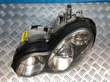 Laden Sie das Bild in den Galerie-Viewer, Frontscheinwerfer Mercedes-Benz W203 A2038203761 Xenon Links Headlight SCH1550563159nb