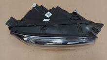 Laden Sie das Bild in den Galerie-Viewer, Frontscheinwerfer Mercedes-Benz W247 A2479069001 LED Rechts Headlight SCH4435427191yc