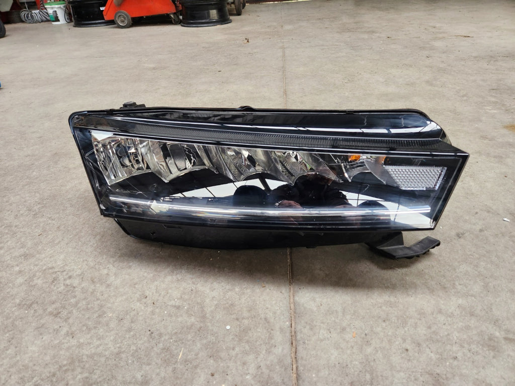 Frontscheinwerfer Skoda Octavia 5E4941016 Rechts Scheinwerfer Headlight SCH5309490158yy