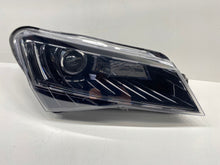 Laden Sie das Bild in den Galerie-Viewer, Frontscheinwerfer Skoda Superb III 3V1941016A Xenon Rechts Headlight
