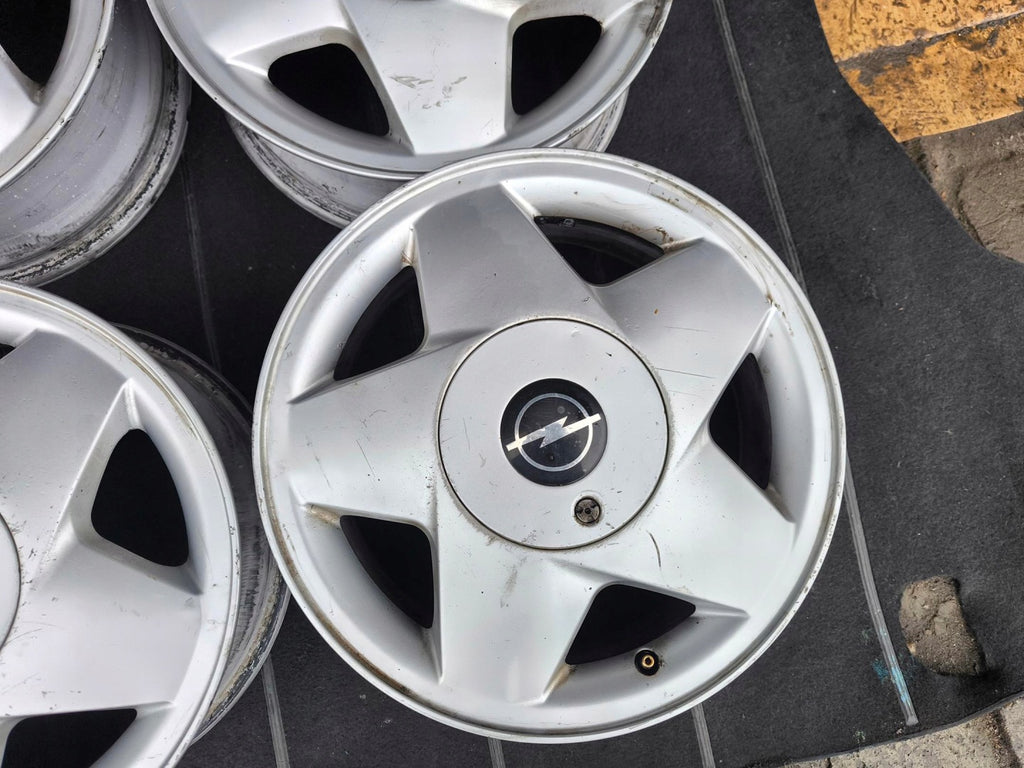 4x Alufelge 15 Zoll 6.0" 4x100 49ET Silber Opel Kadett Vectra Meriva Rim Wheel FEL7786813477mm