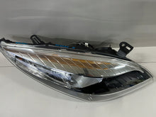 Load image into Gallery viewer, Frontscheinwerfer Renault Megane III 260101010R LED Rechts Headlight