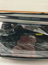 Laden Sie das Bild in den Galerie-Viewer, Frontscheinwerfer Skoda Octavia IV 5E4941016A Rechts Scheinwerfer Headlight SCH1890821186ut