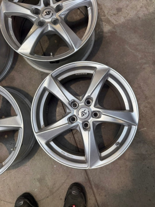 4x Alufelge 16 Zoll 6.5" 5x114.3 36ET Glanz Silber RC30656 Rim Wheel FEL8824390838dv