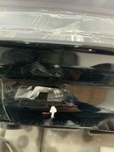 Laden Sie das Bild in den Galerie-Viewer, Frontscheinwerfer Skoda Fabia 6VB941016 Rechts Scheinwerfer Headlight SCH9535071209me