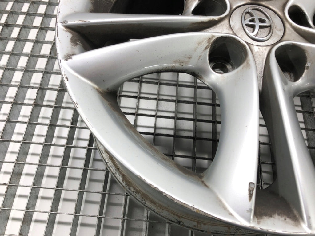 1x Alufelge 16 Zoll 6.5" 5x114.3 39ET Glanz Silber PZ474-T0675-Z Toyota