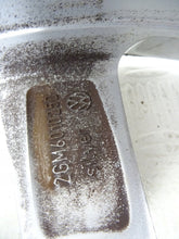 Laden Sie das Bild in den Galerie-Viewer, 1x Alufelge 17 Zoll 6.5&quot; 5x100 39ET 2GM601025D VW T-Cross Rim Wheel