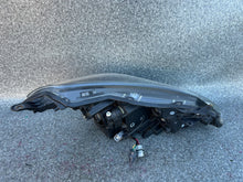 Laden Sie das Bild in den Galerie-Viewer, Frontscheinwerfer Toyota Yaris Links Scheinwerfer Headlight SCH2138419501eb