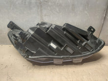 Laden Sie das Bild in den Galerie-Viewer, Frontscheinwerfer Ford Focus MX7B-13E015-EB FALSE Scheinwerfer Headlight SCH9563331069yw