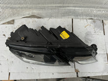 Laden Sie das Bild in den Galerie-Viewer, Frontscheinwerfer Skoda Octavia III 5E1941016E Rechts Scheinwerfer Headlight SCH5701318595eo