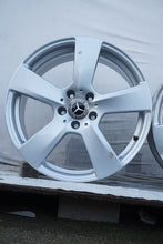 Load image into Gallery viewer, 4x Alufelge 18 Zoll 8.5" 5x112 48ET Glanz Silber A2124011302 Mercedes-Benz FEL2621481142kk
