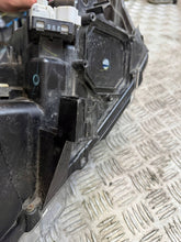 Laden Sie das Bild in den Galerie-Viewer, Frontscheinwerfer Toyota Hilux 85122000 Xenon Rechts Scheinwerfer Headlight SCH4774144497qq
