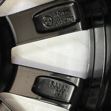 Laden Sie das Bild in den Galerie-Viewer, 1x Alufelge 17 Zoll 7.0&quot; 5x100 46ET Glanz Schwarz 5JJ601025 Skoda Rim Wheel