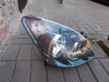 Laden Sie das Bild in den Galerie-Viewer, Frontscheinwerfer Toyota Corolla Verso Rechts Scheinwerfer Headlight SCH4701995812uv