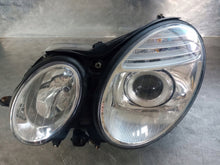 Laden Sie das Bild in den Galerie-Viewer, Frontscheinwerfer Mercedes-Benz W211 A0028202426 Links Scheinwerfer Headlight SCH8925971775vv