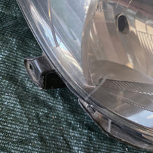 Load image into Gallery viewer, Frontscheinwerfer Toyota Yaris 81130-52D20 Rechts Scheinwerfer Headlight SCH7265203577ew
