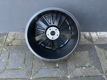Laden Sie das Bild in den Galerie-Viewer, 1x Alufelge 19 Zoll 8.0" 5x112 45ET Glanz Silber 5LA601025A Skoda Enyaq FEL1005896518jk