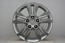 Laden Sie das Bild in den Galerie-Viewer, 1x Alufelge 16 Zoll 6.5&quot; 5x114.3 50ET Glanz Silber 52910A5300 Hyundai Elantra