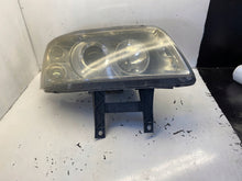 Laden Sie das Bild in den Galerie-Viewer, Frontscheinwerfer VW T5 Xenon Rechts Scheinwerfer Headlight